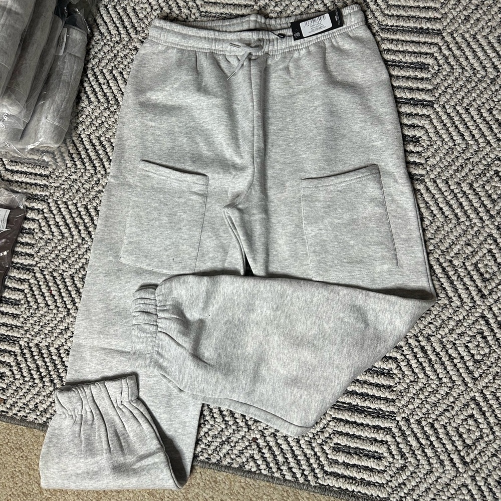 NWT Prettylittlething pocket front sweats - medium - Picture 1 of 2